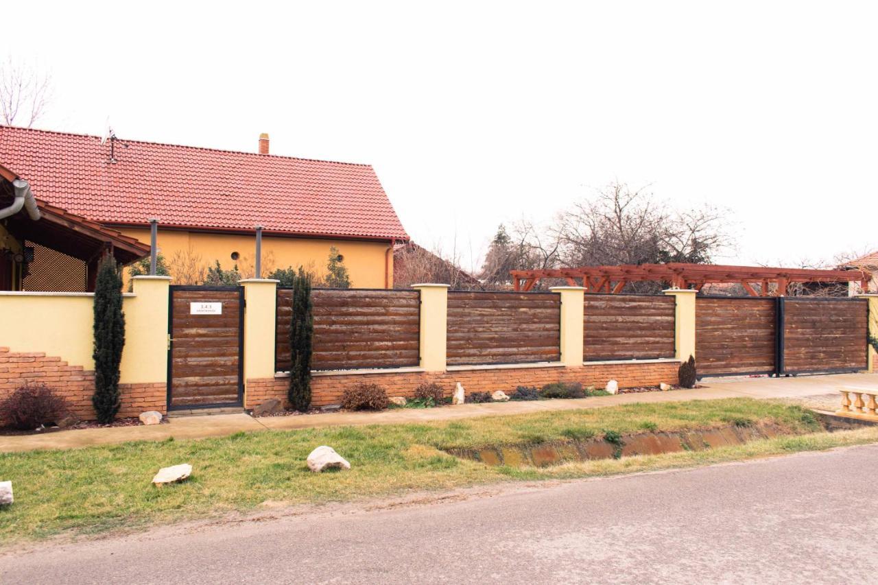 Borostyan Apartmanhaz Mórahalom 외부 사진